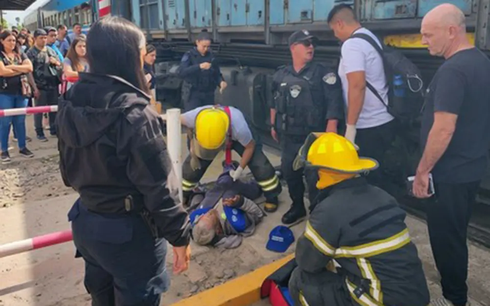 Un tren atropelló a un hombre de 70 años en el paso a nivel de la ruta 26