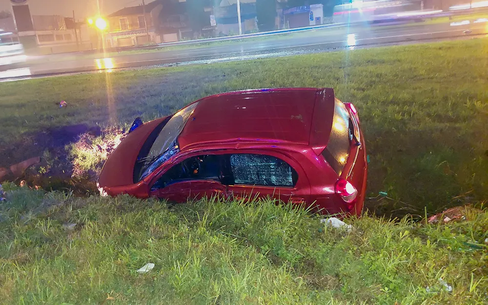 Un auto que circulaba por la autopista cayó a una zanja en Maschwitz