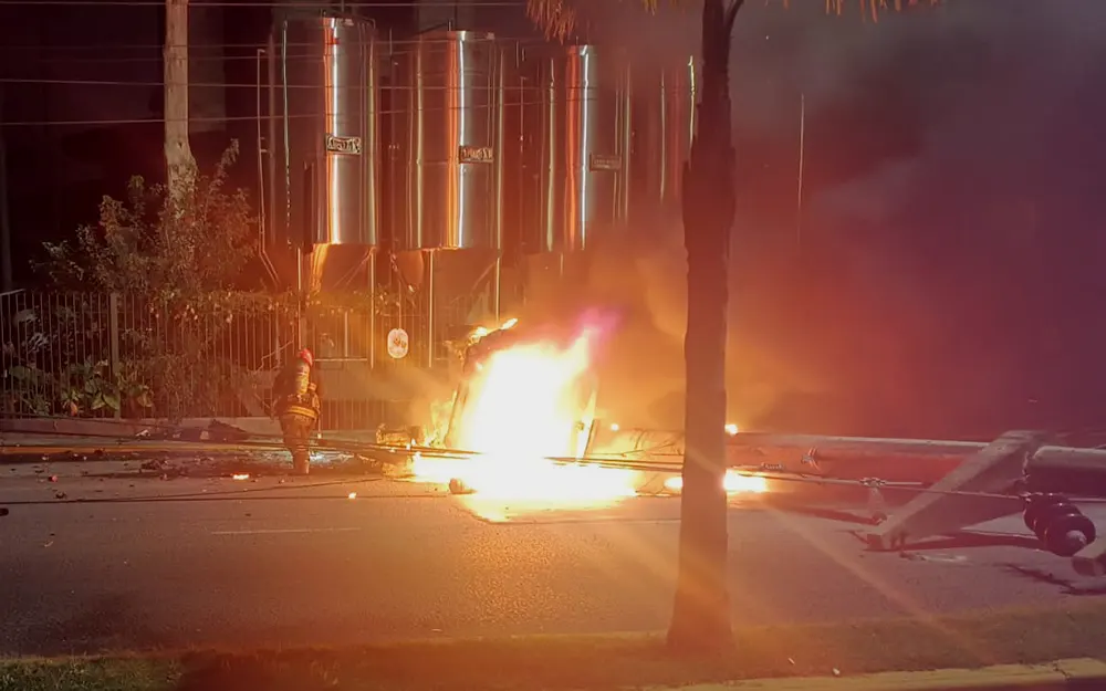 Accidente fatal en la ruta 25: un conductor murió tras chocar contra un poste