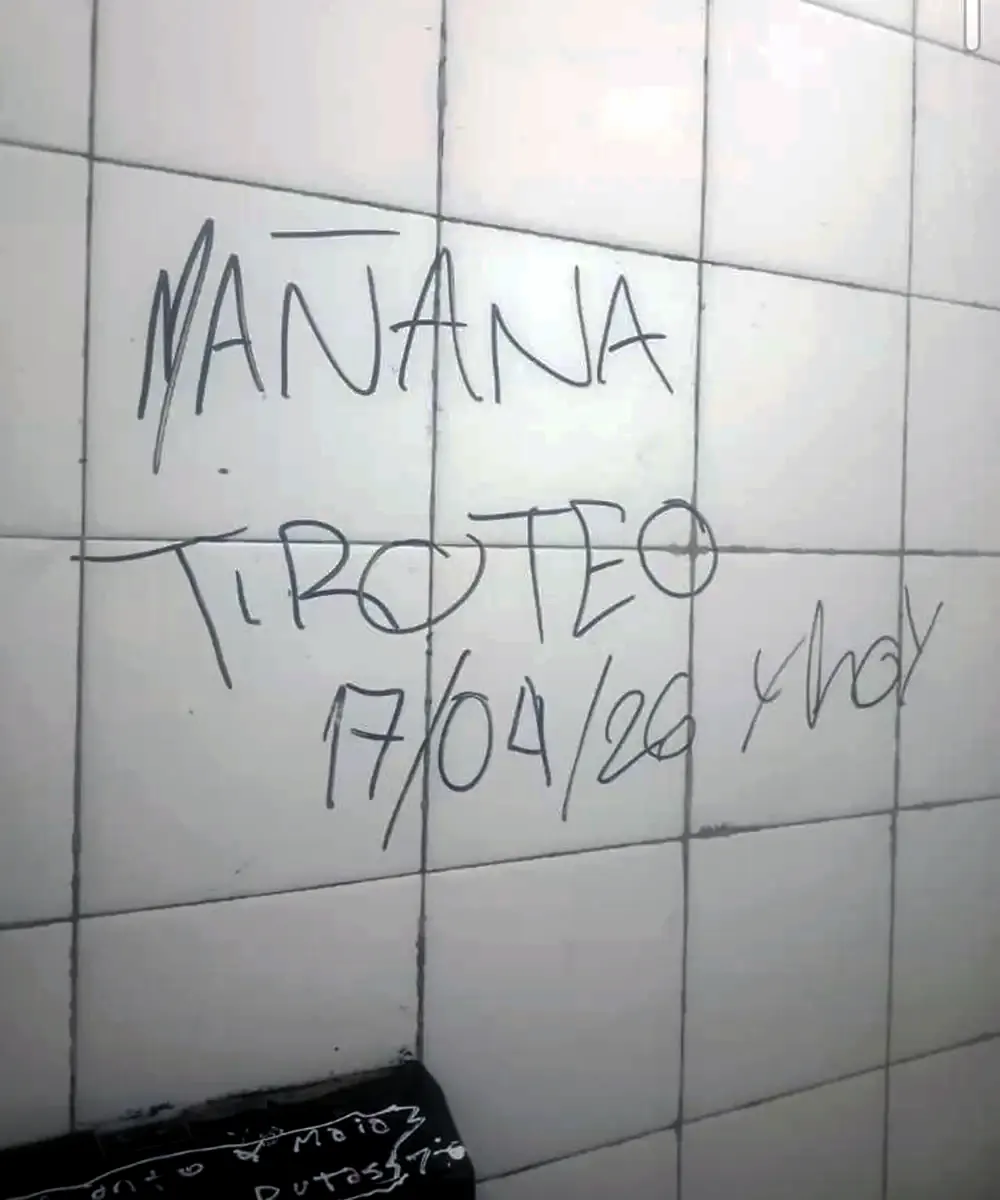 Escrito en la pared de ba&ntilde;o.