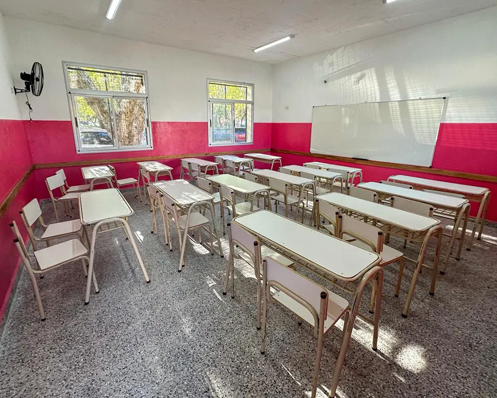 Una delas nuevas aulas construidas por el Municipio