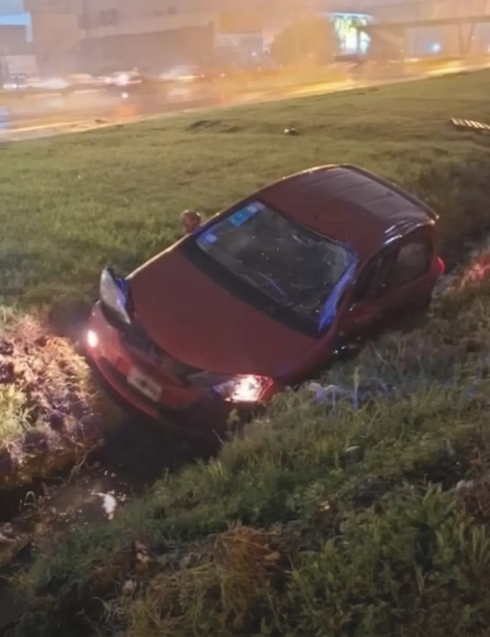 El veh&iacute;culo circulaba por el carril r&aacute;pido.