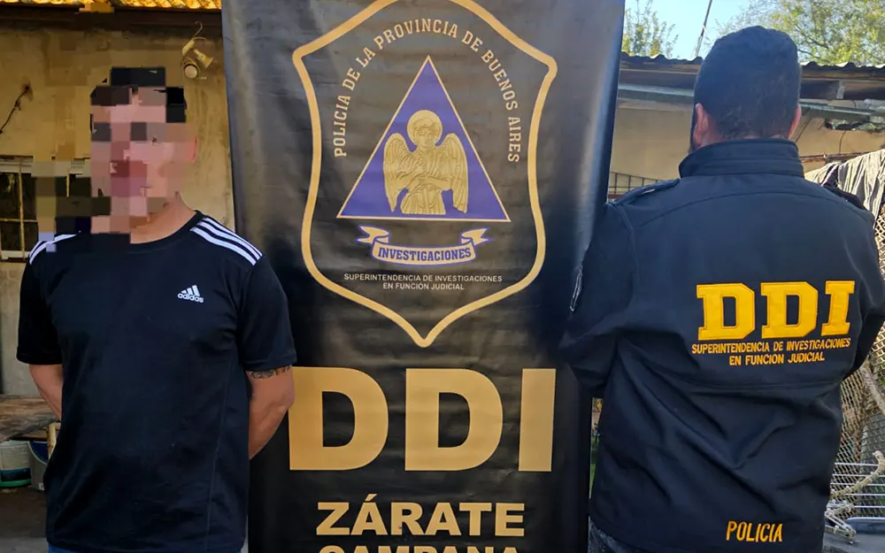 Personal de la DDI junto al detenido por abusar sexualmente de su hija