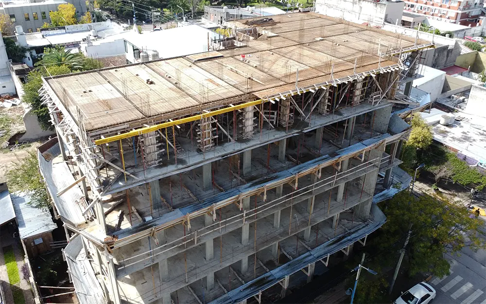 Continúa clausurada la construcción de un edificio en el centro de Escobar
