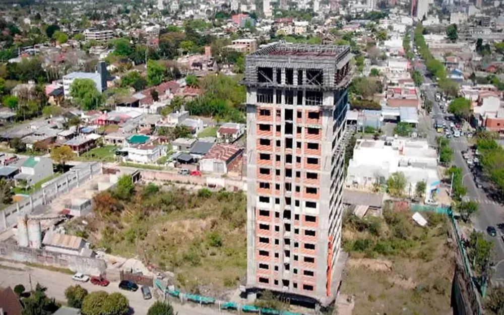 El Municipio solicitó la demolición del edificio abandonado de la avenida San Martín