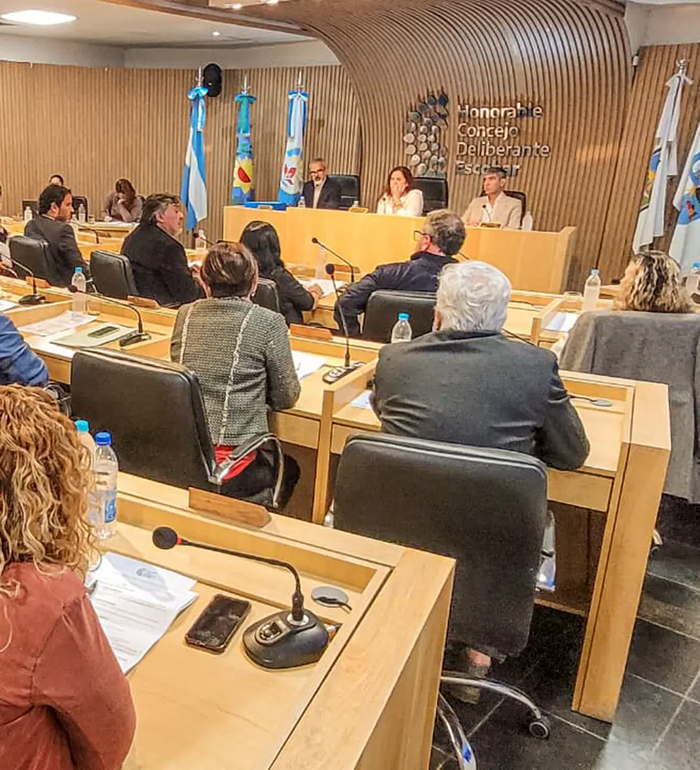 concejales en plena sesi&oacute;n