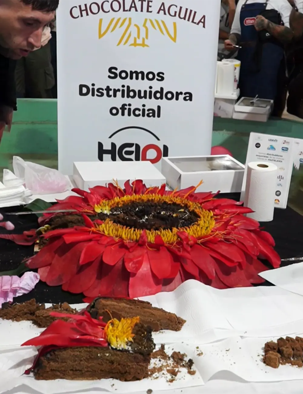 Alfajor gigante en forma de flor.