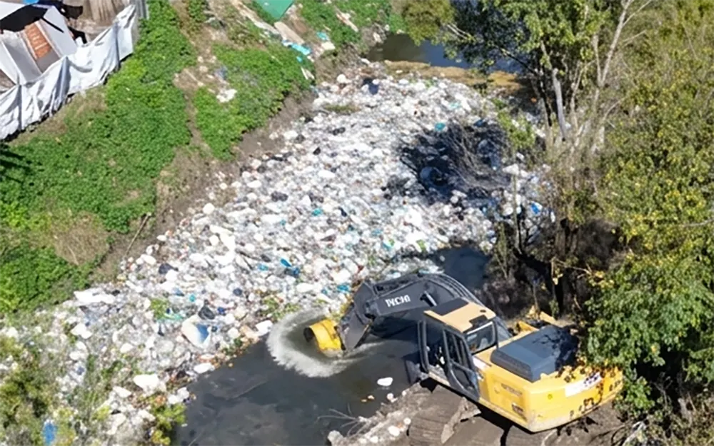 Basural acuático: retiran más de 200 toneladas de residuos del Arroyo Pinazo