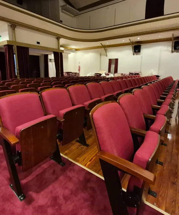 Seminari renovó las 328 butacas de su sala