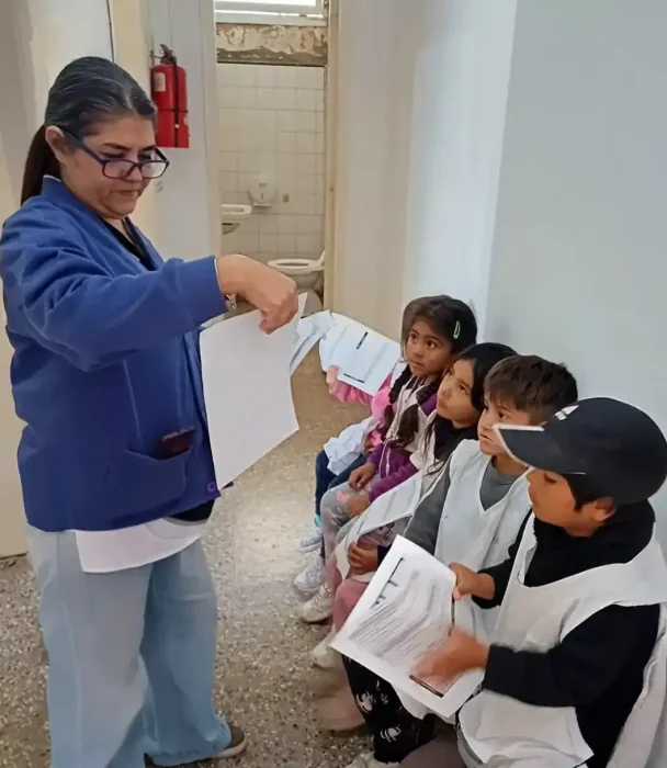 Salud va a la escuela, programa de resion medica a ni&ntilde;os y ni&ntilde;as de primaria.