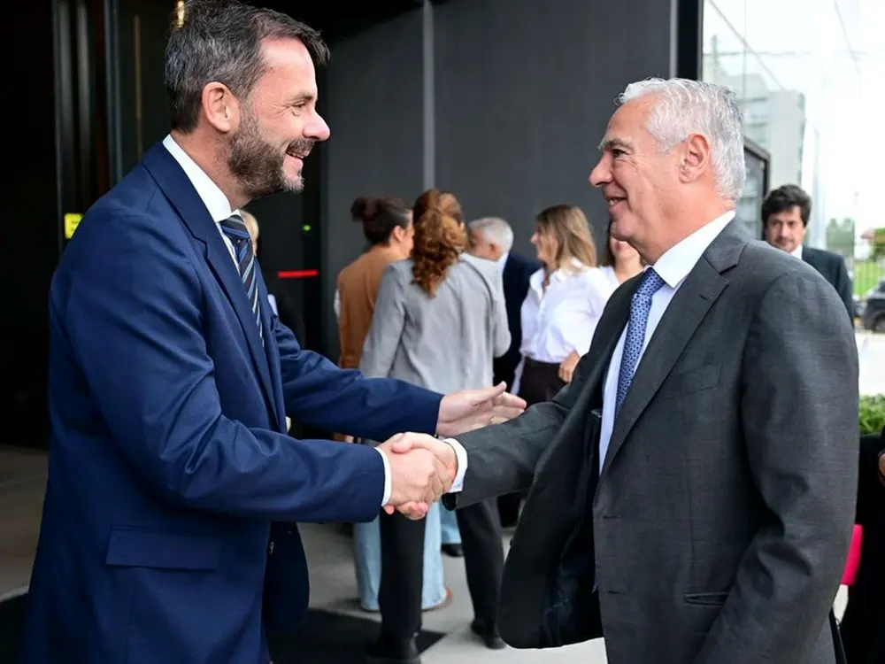 El intendente, Ariel Suajrchuk y el presidente de la Suprema Corte, Sergio Torre.