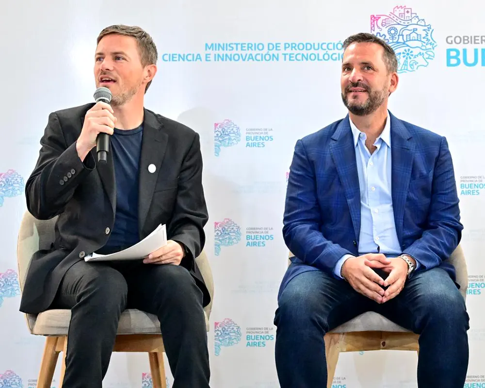Augusto Costa junto a Ariel Sujarchuk.