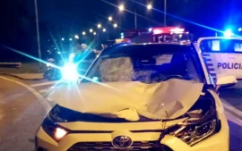 estado del capot de la camioneta tras el impacto contra el peatón