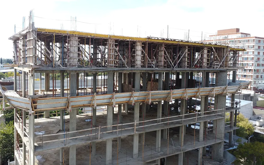 Se levantó la clausura del edificio que construyó un quinto piso sin declarar