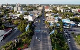 arbolado del acceso a Escobar