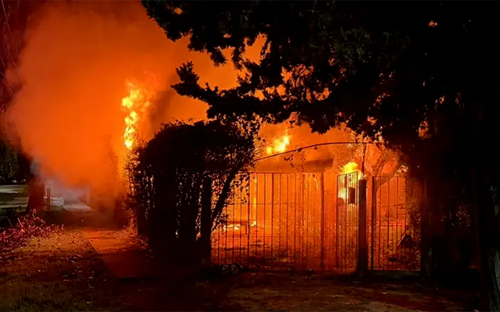 Una estufa provocó un devastador incendio en una vivienda de Savio