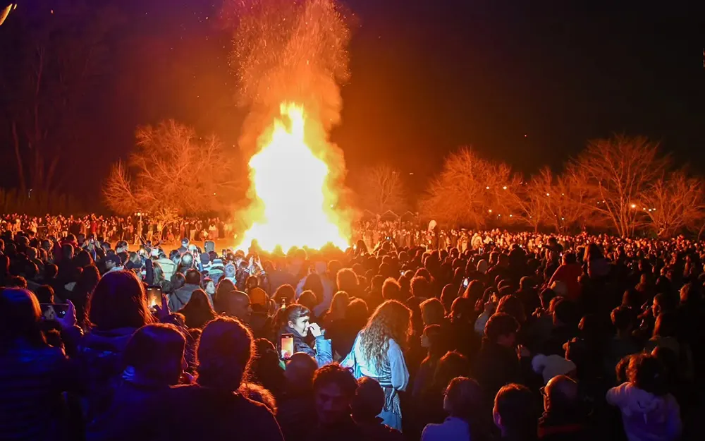 Una multitud vibró con la tradicional Fogata de San Juan en Maschwitz