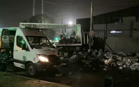 Violento choque entre una ambulancia y un camión en Garin.