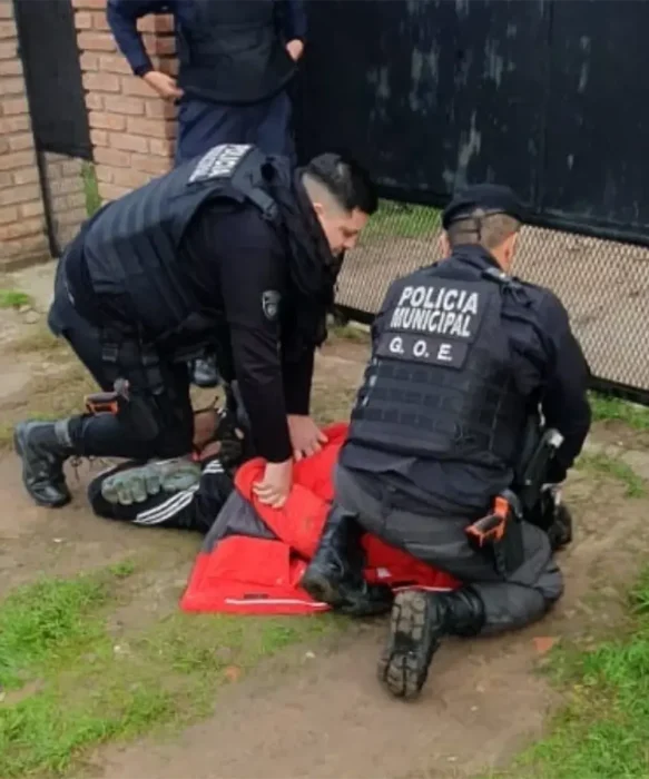 Salio de presión y fue detenido a fuera de la casa de su expareja.