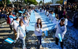 Miles de vecinos participaron de los festejos por el Día de la Bandera en Garín
