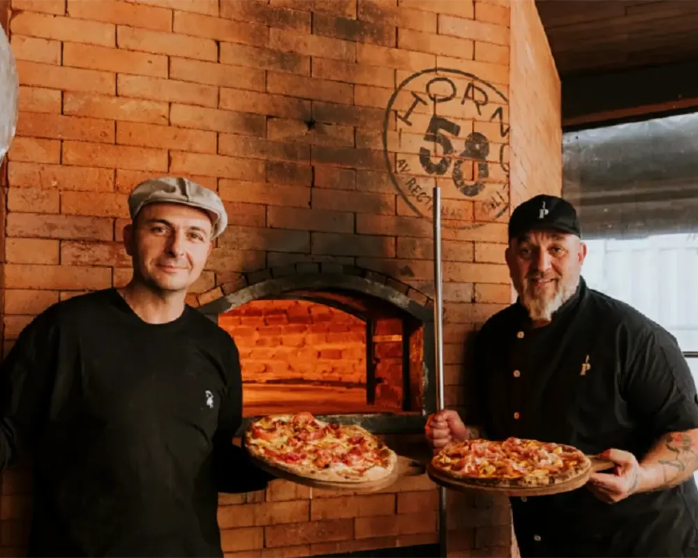Diego Frydman y Esteban Savio Simes dueños de la Pizzería Popular.