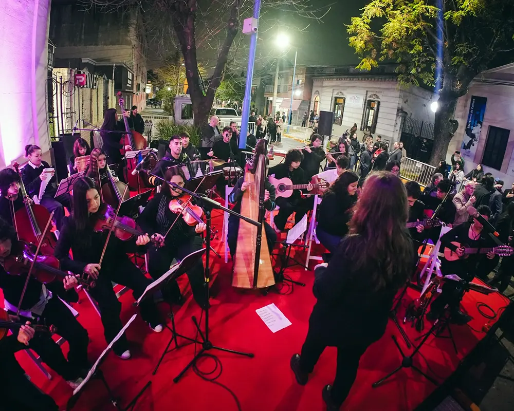Concierto de la Orquesta Estable del Teatro Col&oacute;n en la entrada del Seminari.
