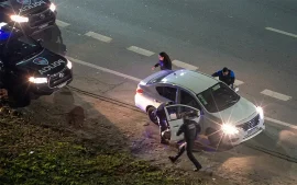Momento donde es detenido el joven de Loma Verde tras la persecución.
