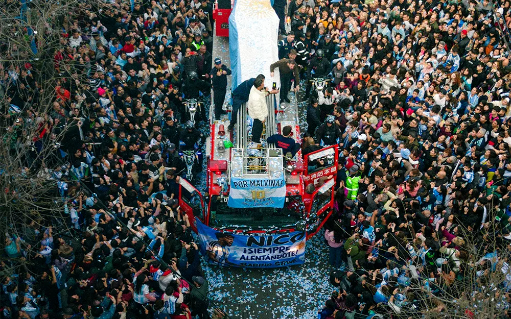 Nicolás González fue recibido por una multitud en Escobar