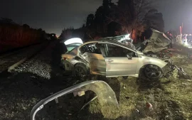 Un automovilista murió atropellado por el tren.