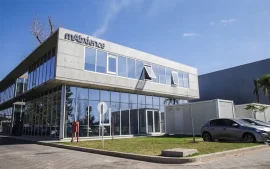 La compañía abrió una convocatoria para incorporar personal a su planta en Garín.