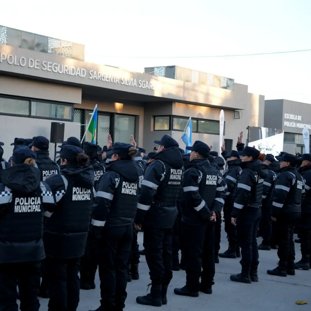 Efectivos municipales durante el acto de inauguraci&oacute;n de la escuela de polic&iacute;a municipal en Gar&iacute;n.