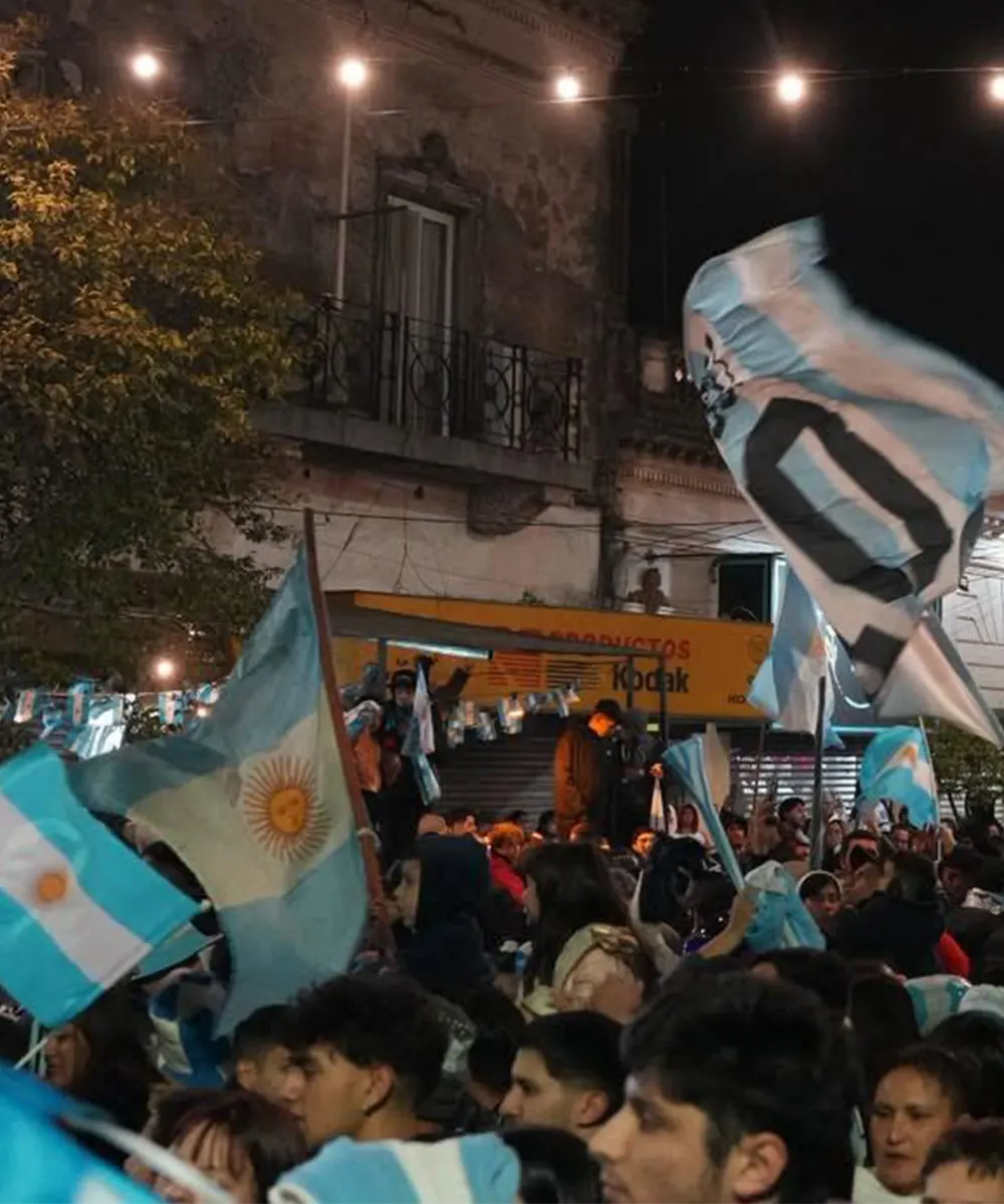 Festejos en Escobar tras el triunfo ante Suiza 