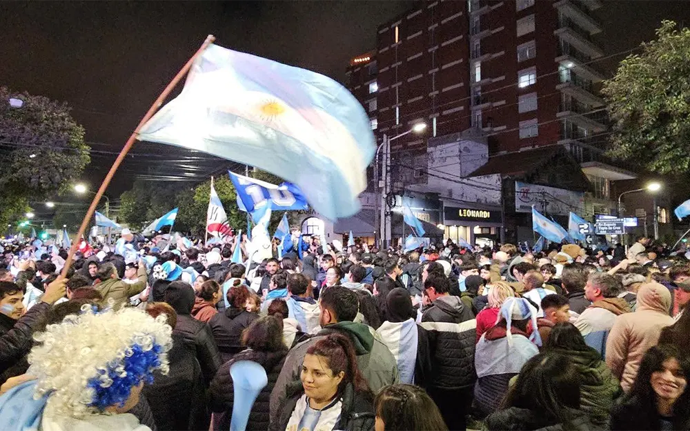 Festejos en Escobar tras el triunfo ante Suiza