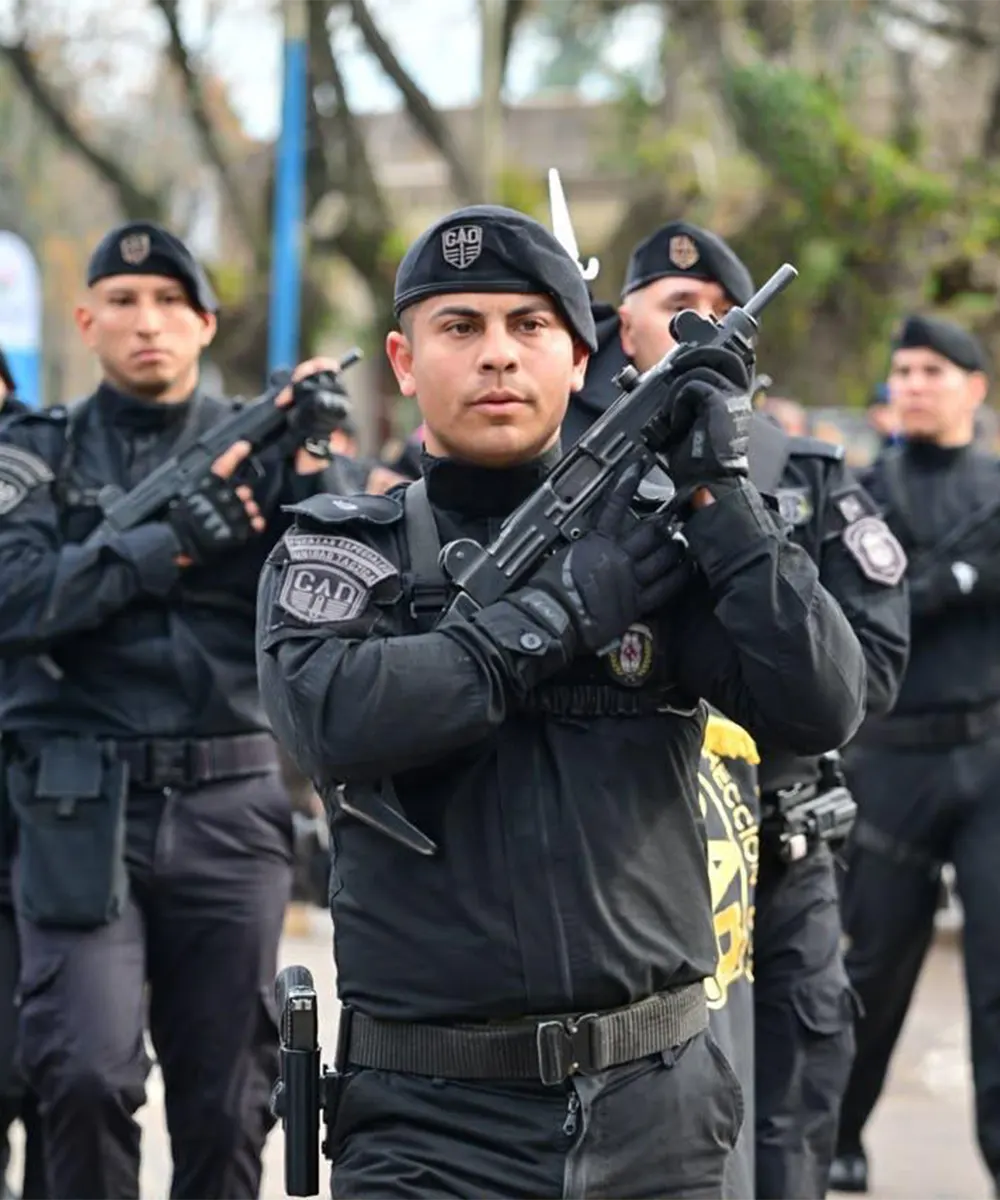 Fuerzas de seguridad en el desfile c&iacute;vico