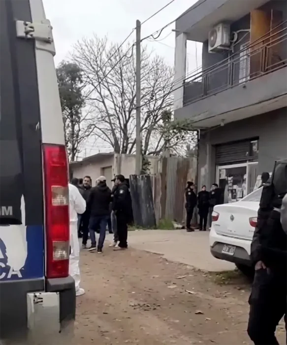 Efectivos policiales en el lugar del hecho.