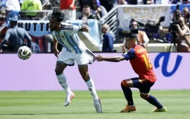 Pedro Porro España toma la camiseta Nico González
