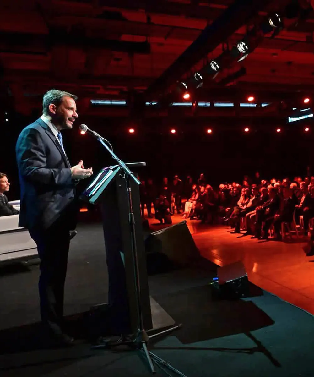 Sujarchuk habla ante el auditorio en el lanzamiento del Consejo Provincial de la Econom&iacute;a del Conocimiento.