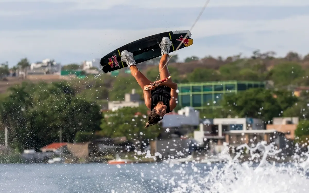 De Armas wakeboard
