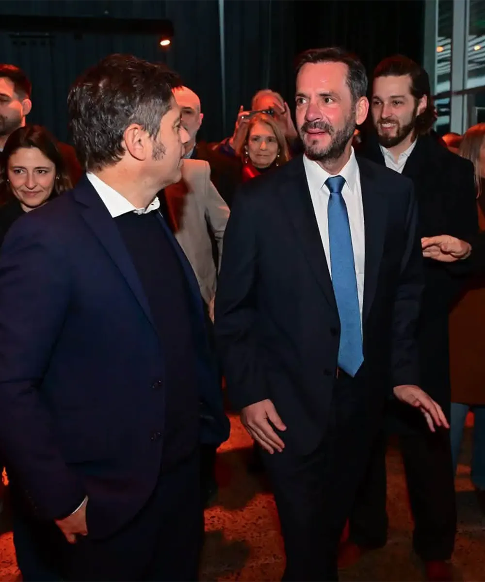 Axel Kicillof dialoga con Ariel Sujarchuk