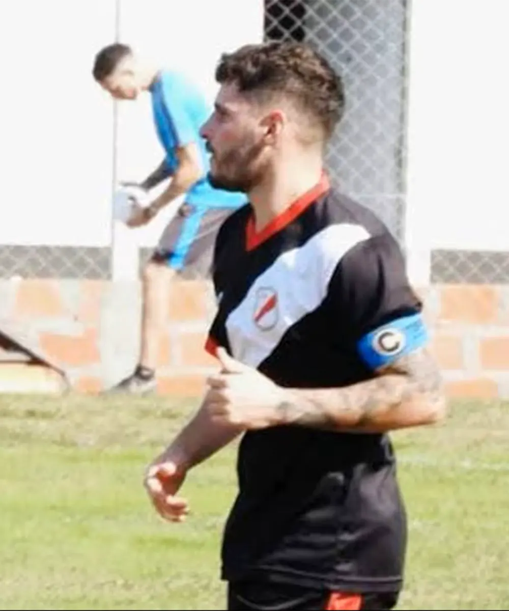 Pablo Erustes con la remera de Atl&eacute;tico Per&uacute;