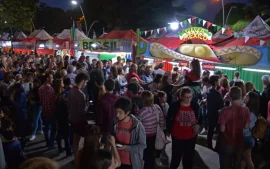 Multitud en la feria Sabores del Mundo