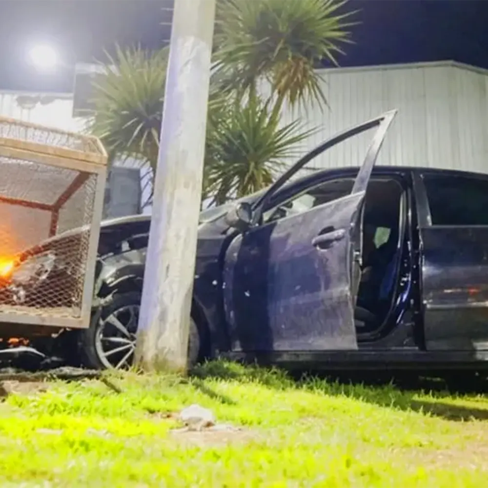 Un vecino de Savio falleció tras impactar contra un poste de luz.