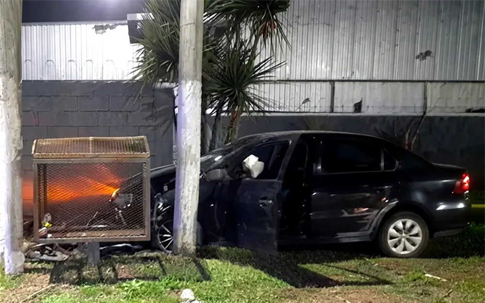 auto chocado Un vecino de Savio falleció tras impactar contra un poste de luz.
