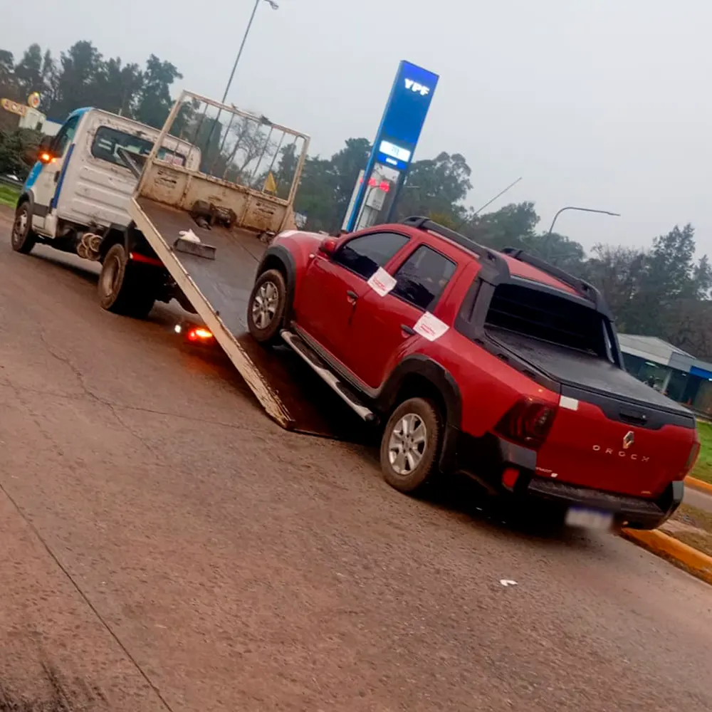 Camioneta secuestrada por personal de Tr&aacute;nsito.