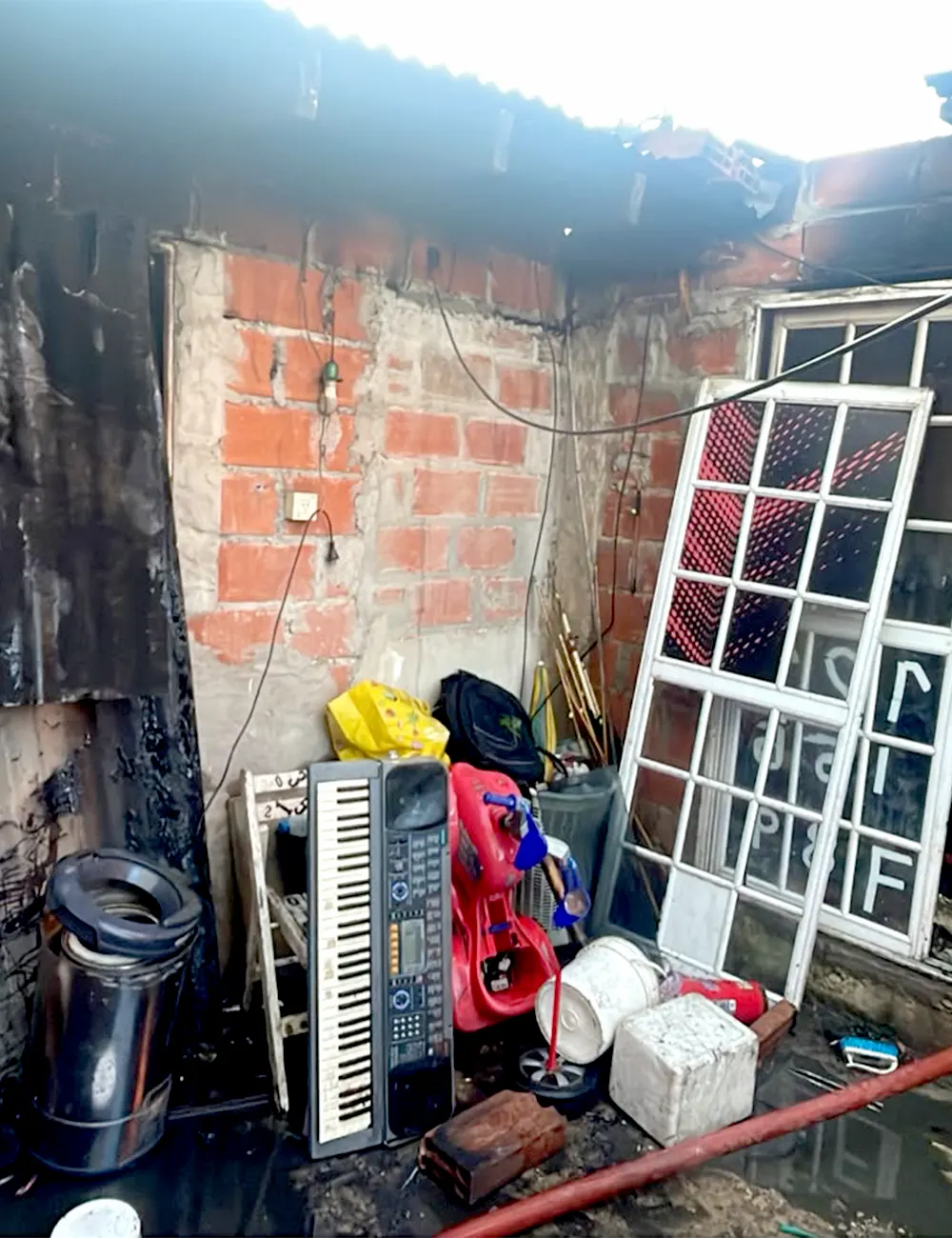 vivienda incendiada en maschwitz