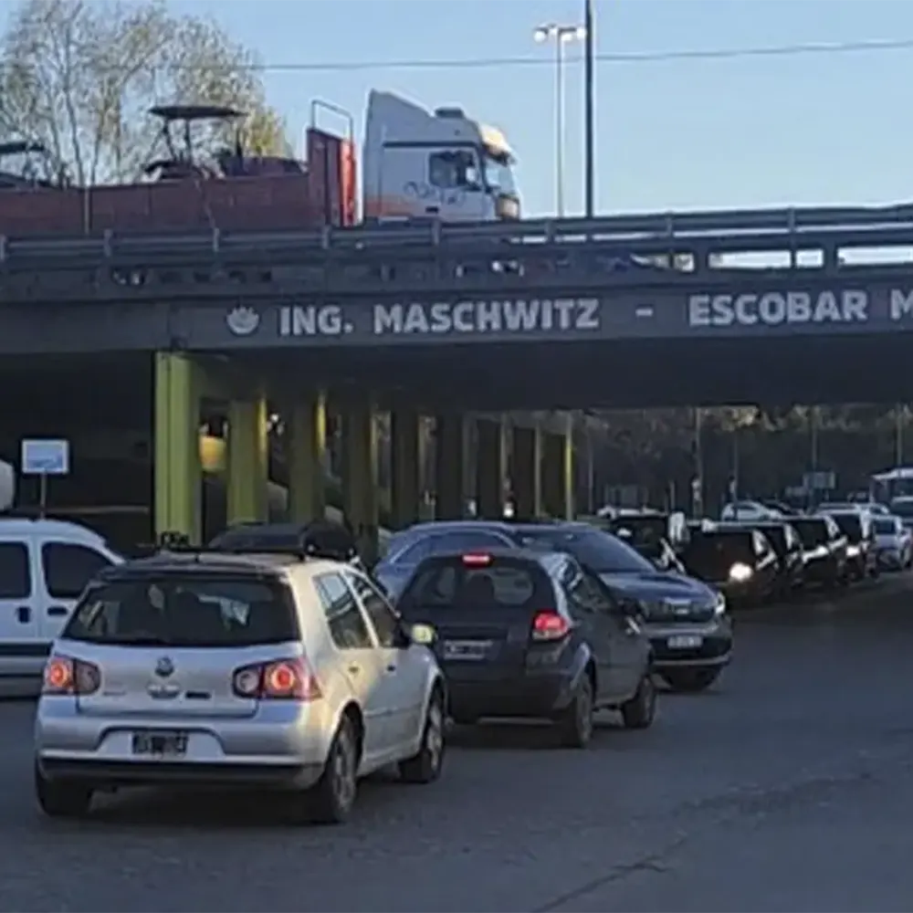 Congestionamiento en la ruta 26 y autopista Panamericana. 