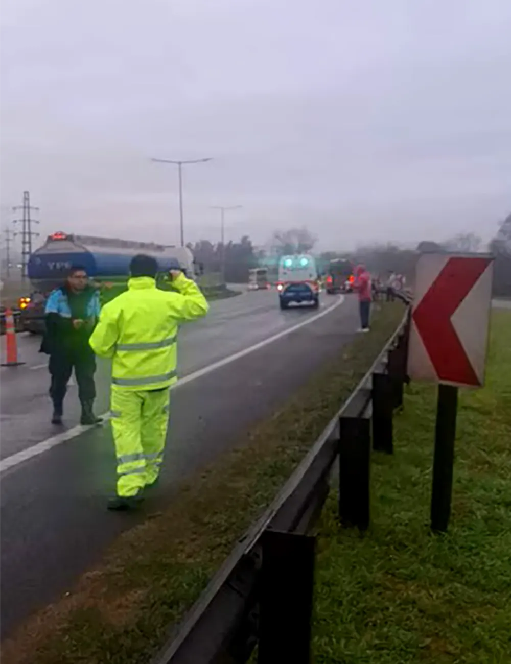 Operativo de seguridad en el lugar del accidente