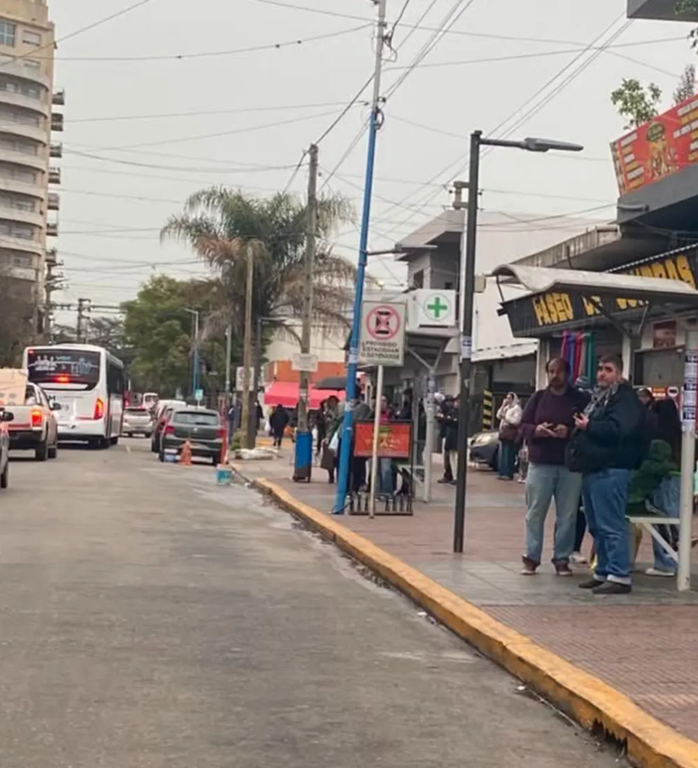 Parada de colectivos de la calle Spadaccini al 900.