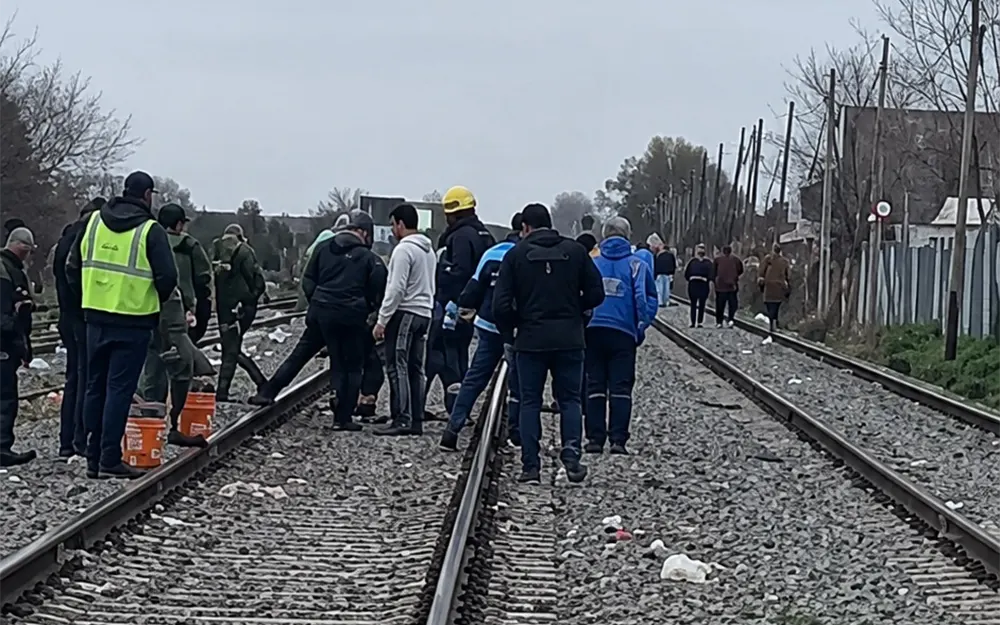 policias en las vias Policías en las vías, en el lugar del incidente
