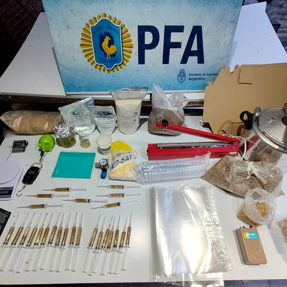 Elementos secuestrados por efectivos policiales.